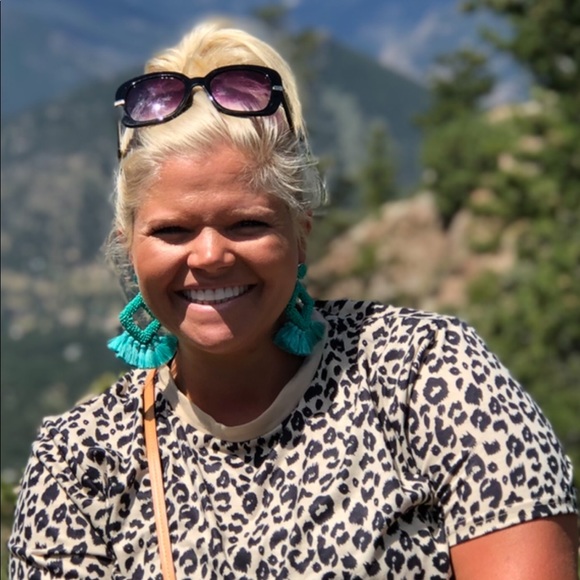 Meet your Posher, Lisa - Picture 2 of 2